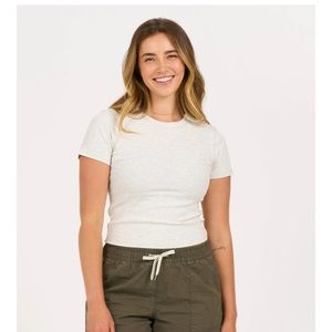 Vuori pose crop tee size medium